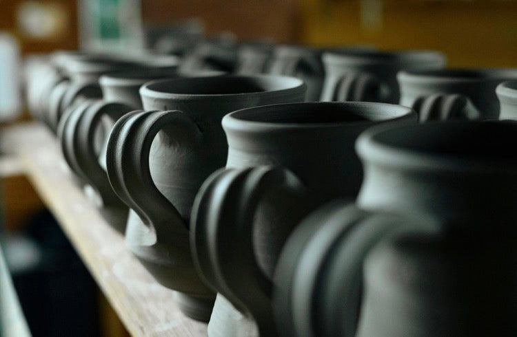 HAKEMEKURO 刷毛目黒茶碗